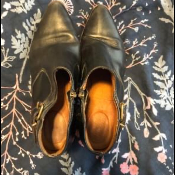 Madewell Pointed Toe Leather Booties - Picture 4 of 8